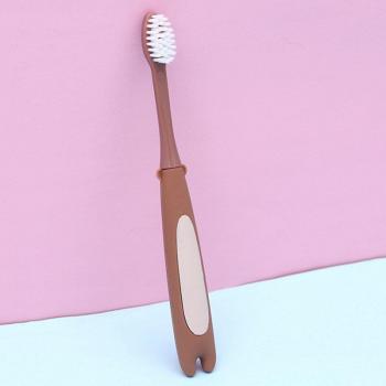Cepillo de dientes para pequeños con mango divertido