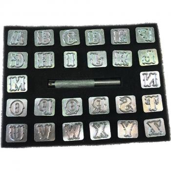 Lettres Métalliques Porte‑Porte en Cuir