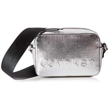 Calvin Klein Damen Edged Camera Bag Met Umhängetasche in Silber