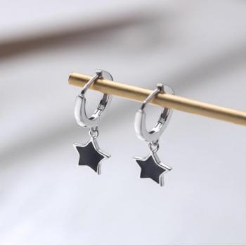Orecchini semplici a stella in argento per ragazze