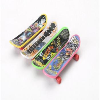 4PCS Kids Mini Finger Skateboard Set