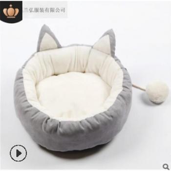 Maison chaleureuse d'hiver