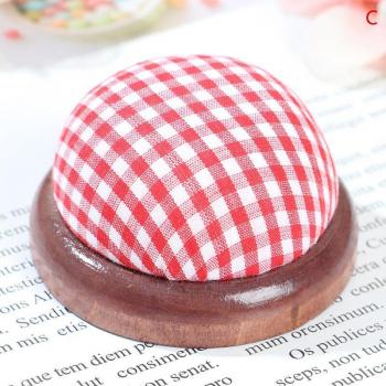 Bolita de Aguja con Fondo Rústico