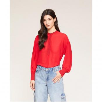 Blusa de mujer con escote serafín