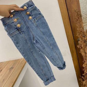 Camiseta jeans con cintura alta y botón en el frente (E1008)