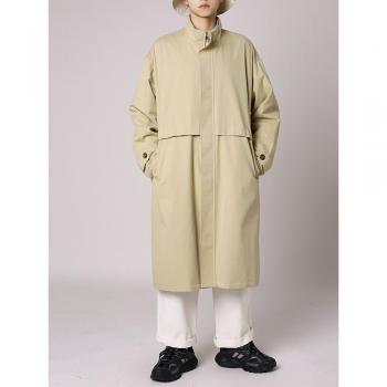 Einfarbiger Trenchcoat für den Frühling