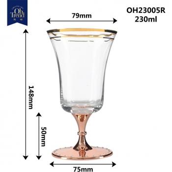 Verre à bière en cristal avec pied élégant