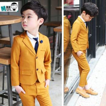 Tenue fleurie de mariage pour enfants