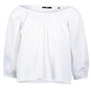 Zero Classic Bluse – Rundhals mit Tiefe