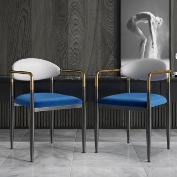 Set of 4 Velvet Upholstered Dining Chairs with Arms in Blue & White