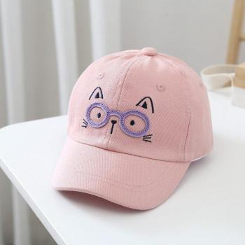 Gorra “Estrella Dorada” con Gafas de Sol Gatuno