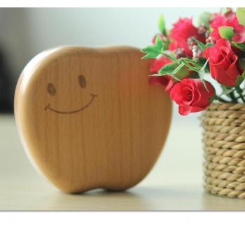Caja de madera para dientes deciduos