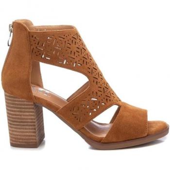 XTI Botines Camello con Hebilla y Punta Abierta – Estilo Mujer