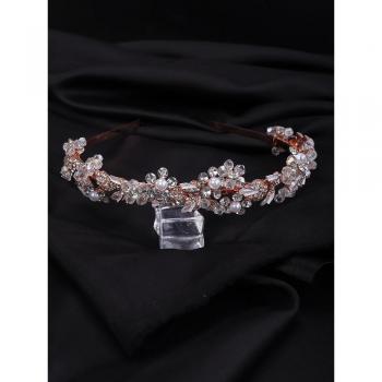 Crown d'alliance brillante avec perles et motifs floraux