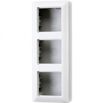 Caja de Superficie con Marco Triple JUNG