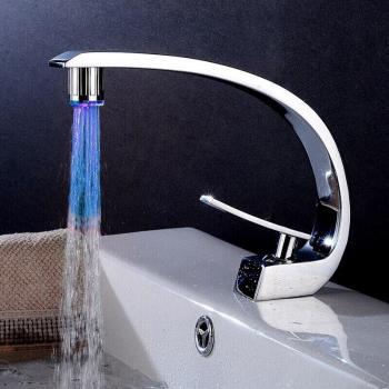 Ducha Brillante RGB con Control Térmico