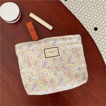 Kleine Blumen Kosmetiktasche für Frauen