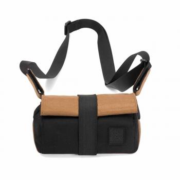 Crumpler SnapBag M SB‑M‑003 – Schwarze/Braune gepolsterte Kameratasse mit vielseitigem Einsatz