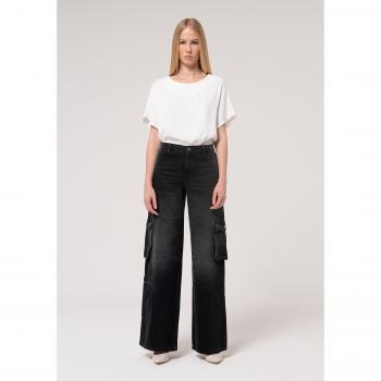 Camiseta Jeans Cargo Flare Preta em Denim Escuro