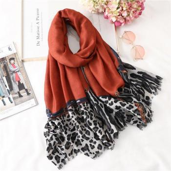 Fular Elegante con Diseño de Leopardo
