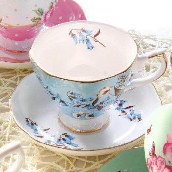 Tazas de Café y Té al Estilo Italiano y Británico