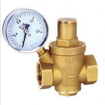 Régulateur de pression d'eau avec valve de jauge