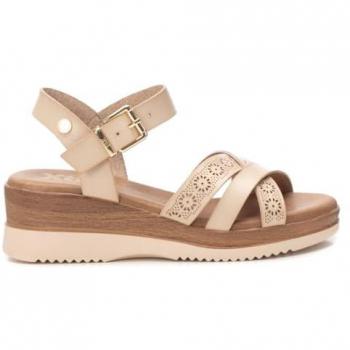 XTI Sandalia Cuña 143851 – Hebilla y Estilo Casual