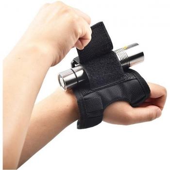 Couverture protectrice pour torche LED sous marine avec support