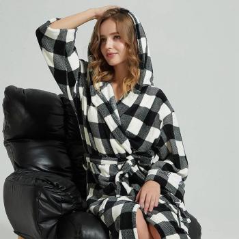 Pijama de franela con capucha para hombre