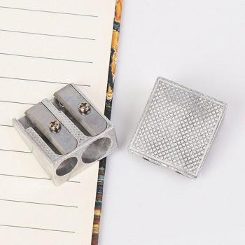 Taille-crayon double trou en métal