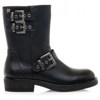 Botas marca Mustang modelo 59832 para mujer en color negro