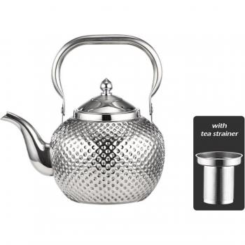 Cocina de Inducción con Tetera y Colador a la Mano