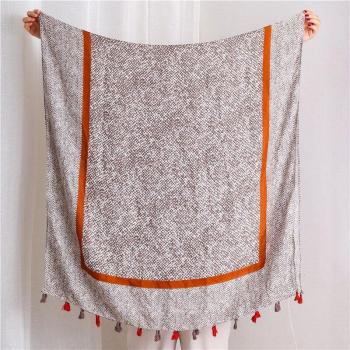 Foulard de plage en coton lin avec pompon