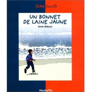 Un bonnet de laine jaune