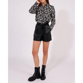Pantalón corto mujer efecto piel con lazo Naf Naf
