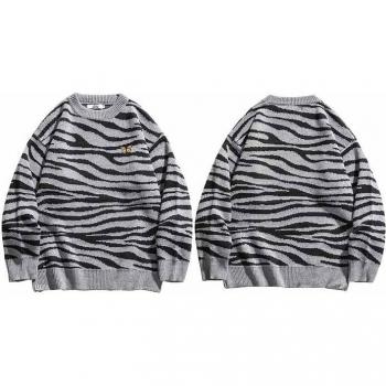Pull broderie papillon zèbre pour style urbain