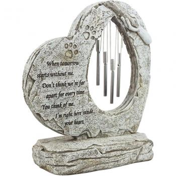Pierre tombale pour animaux de compagnie en jardin