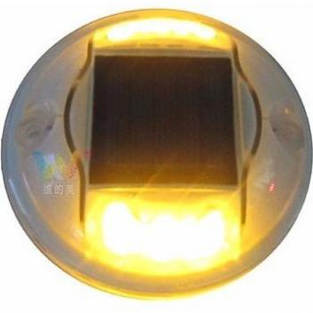 Estudio de plástico con luz intermitente para caminos