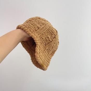 Handgebouwde Japanse eendtonghaakhoed – kleurrijke warme muts voor baby en peuter