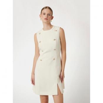 Estilo Marciano: Vestido Sin Mangas y Acampanado