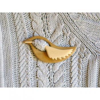 Broche artisanale en bois motif animal
