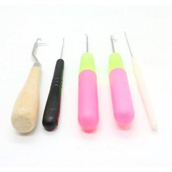 Wooden Bent Latch Hook with 4 Size Needles