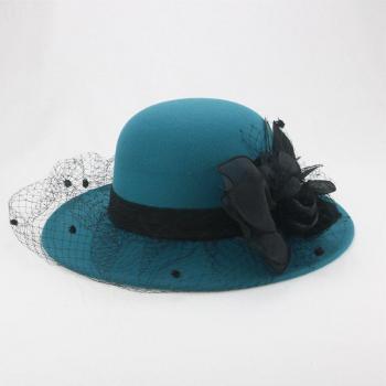 Sombrero “Elegancia Invernal”