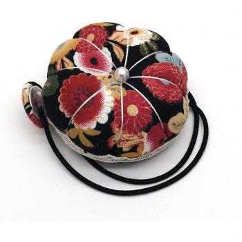 Sewing Kit with Clip and Pin Cushion