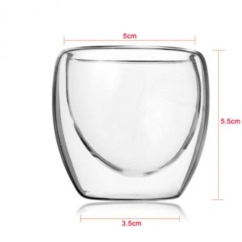 Taza de Agua y Bebidas Aislada 80 ml