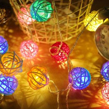 Decoración Navideña Luz Rattan y Bolas Brillantes