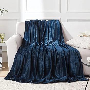 AquaWave Fluffy Throw