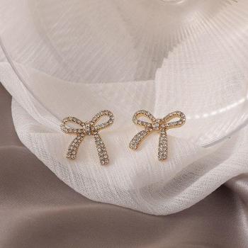 Aretes Elegantes Lazo y Diamante Imitación