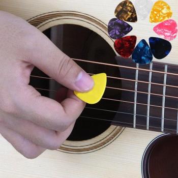 Llavero de Instrumentos Musicales con Púas