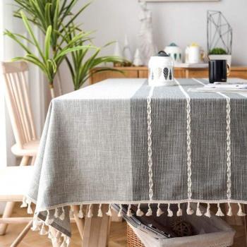 Rechteckige Tischdecke mit Quaste